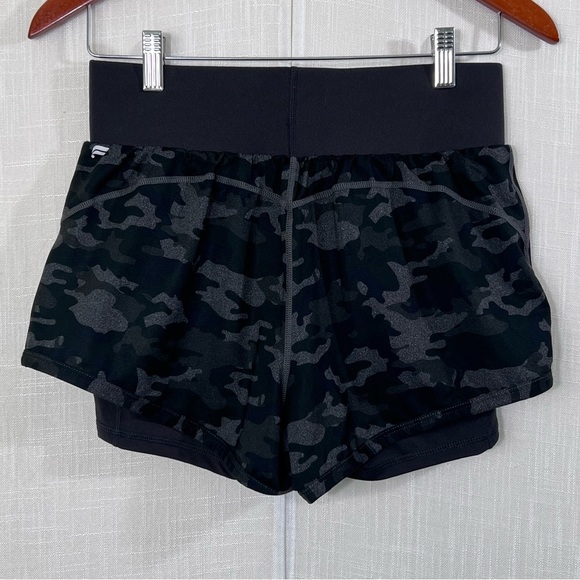 Fabletics Olesia Camo Gym Workout Athletic Double Shorts Sz S - Picture 6 of 10